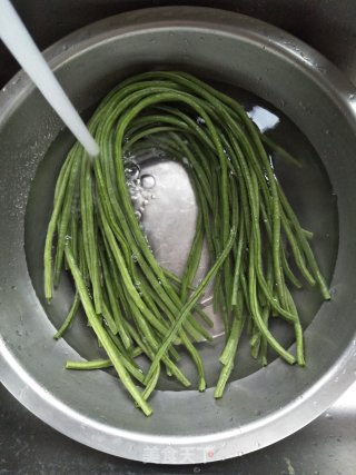 Salted Egg Yolk Sesame Sauce Mixed with Cowpea recipe