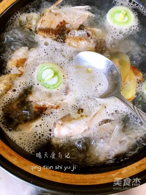 A Bowl of Delicious Crucian Carp Soup for Health in Spring! recipe