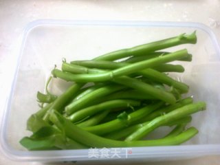 Yellow Dog Drill Hole (stir-fried Soybeans with Convolvulus Stem) recipe