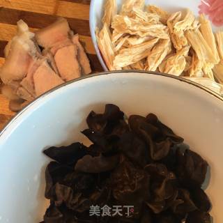 Stewed Pork with Fungus and Yuba recipe