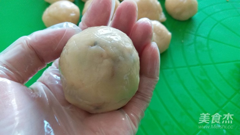 50g Cantonese Wuren Mooncake recipe