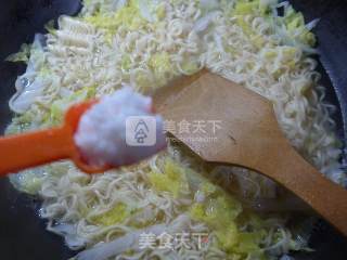 Rippled Noodles with Minced Pork and Baby Cabbage recipe