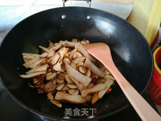 Stir-fried Yellow Boletus recipe
