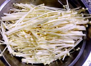 Beef Beef Salad with Enoki Mushroom recipe