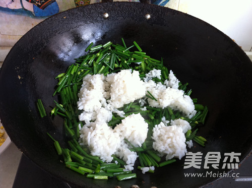 Fried Rice with Leek Moss and Egg recipe