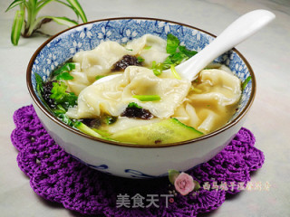 A Bowl of Soup Blended with A Variety of Seasonings---delicious Fresh Meat Wontons recipe