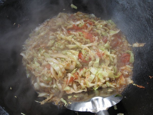 Braised Noodles with Cabbage and Vegetables recipe