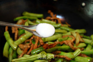 Braised Noodles with Beans recipe