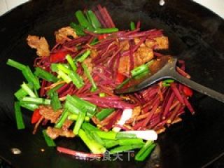 Home-style Stir-fry-fried Bracken with Pork recipe