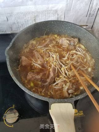 "noodles" Ribs Braised Cooked Noodles with Bean Sprouts recipe