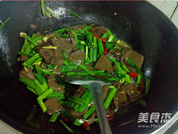 Stir-fried Pork Blood with Leeks recipe