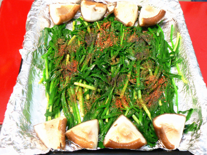 Roasted Mushrooms and Chives with Black Pepper recipe