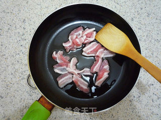 Stir-fried Pork with Cabbage and Fungus recipe