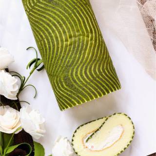 Wavy Matcha Cake Roll recipe