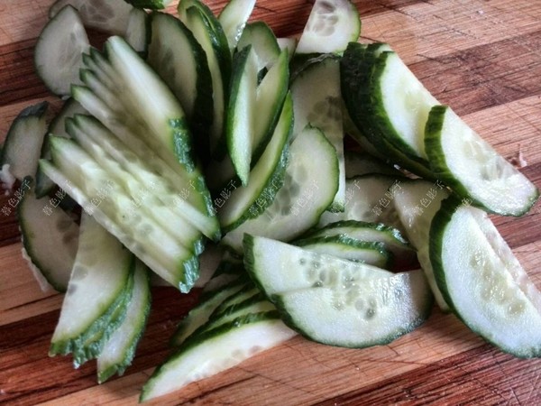 Stir-fried Meat Fungus Melon Slices recipe