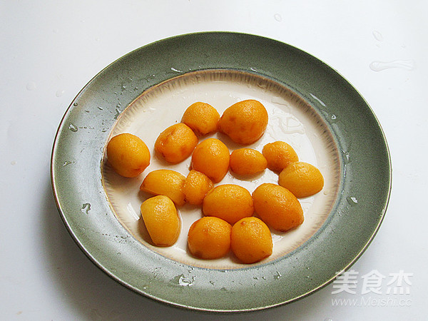 Loquat Lily and White Fungus Soup recipe