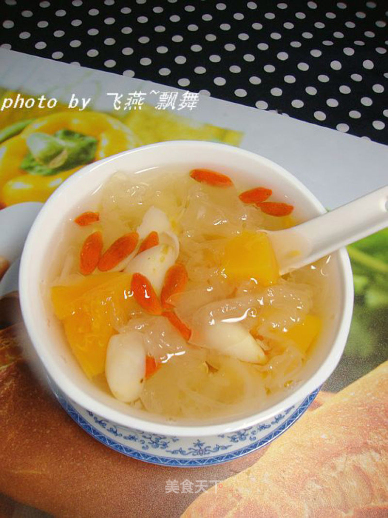 Nourish and Nourish Your Face---【papaya, Lily and Tremella Soup】 recipe