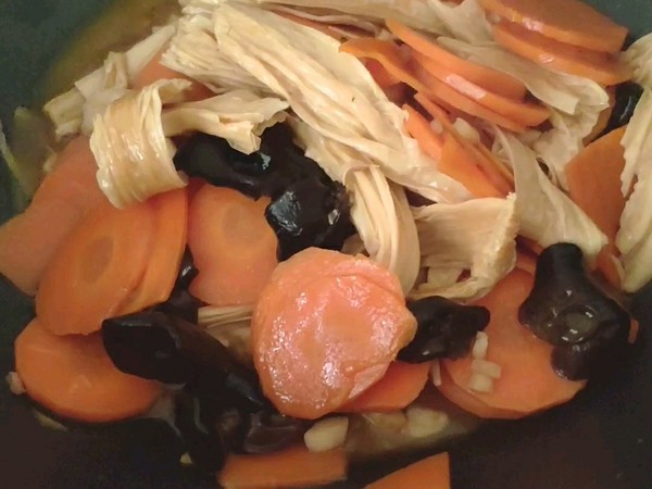 Stewed Yuba with Carrots recipe