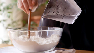 Start Making Egg Yolk Crisps from Fried Red Bean Paste (video) recipe