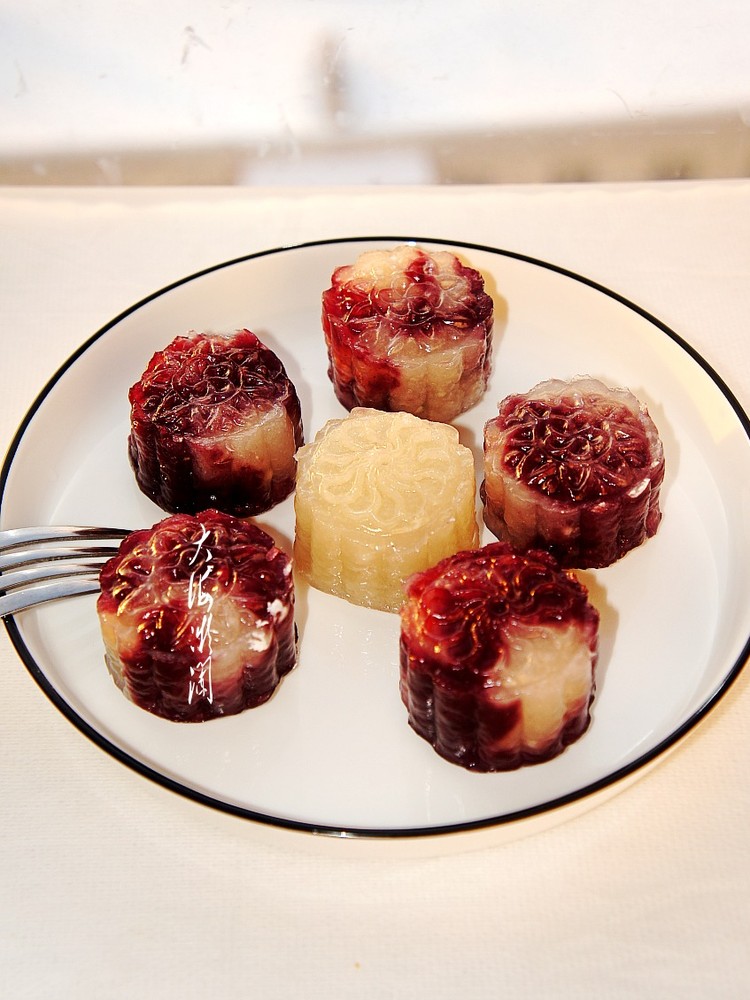 Crystal Red Bean and Coix Seed Mooncake