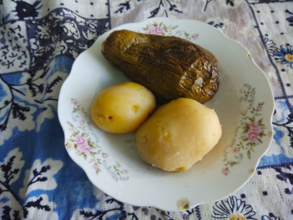 Potatoes and Peppers Mixed with Eggplant recipe