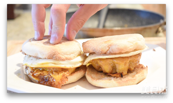 English Muffin and Italian Sausage Breakfast Sandwich recipe