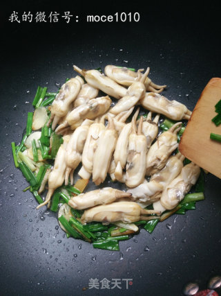 Xiaoce Seafood Recipe of The Day: Scallion Fried Razor Clam recipe