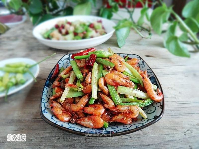 Stir-fried River Prawns with Celery recipe