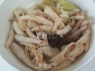 Braised Chicken Feet with Belling Grass recipe