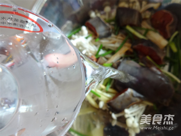 Golden Needle Mushroom Grilled Pond Mackerel recipe