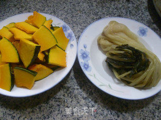 Stir-fried Japanese Pumpkin with Pickled Cabbage recipe