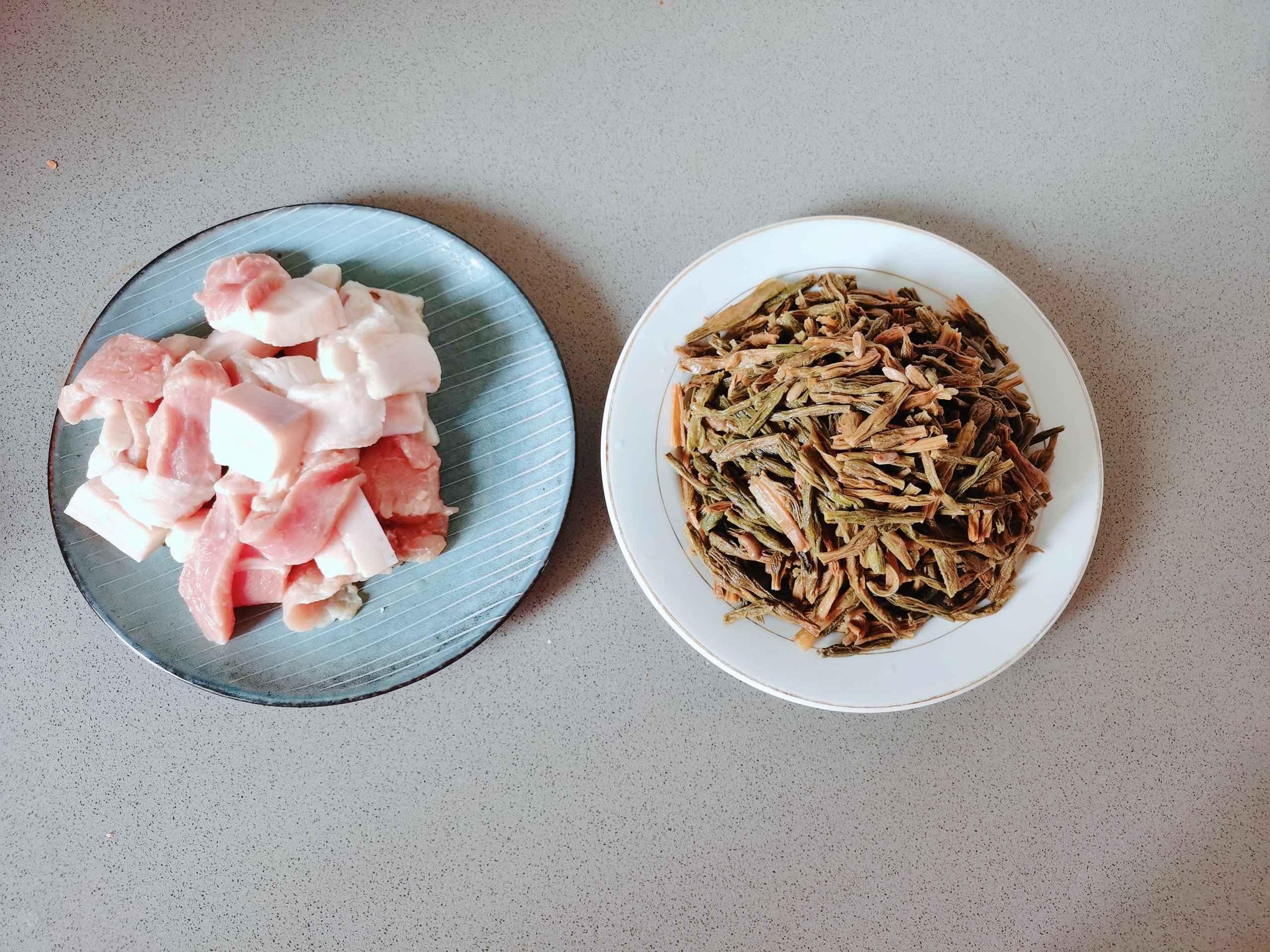 Fried Pork with Dried Beans recipe