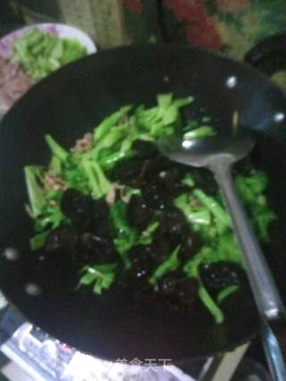 Stir-fried Black Fungus with Broccoli recipe