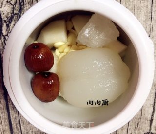 Stewed Sydney with Sea Coconut in Guangdong Autumn and Winter Refreshing Soup recipe