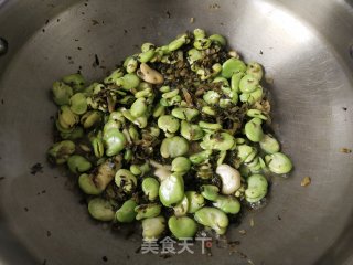 Stir-fried Broad Beans with Dried Vegetables recipe