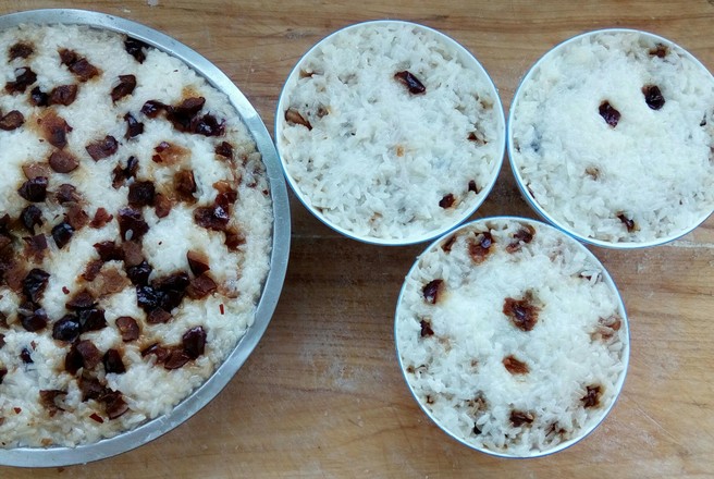 Glutinous Rice Cake with Red Beans and Dried Fruit recipe