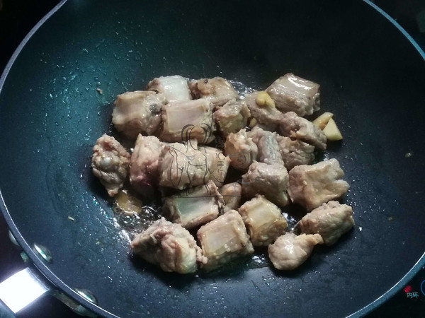 Stewed Pork Ribs with Pineapple recipe