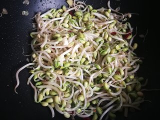 Stir-fried Soy Sprouts with Morels recipe