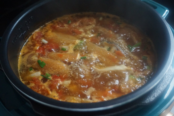 Tomato and Bamboo Fungus Black Fish Soup recipe