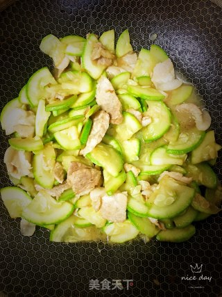 Grilled Zucchini with Sliced Pork recipe