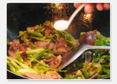 Stir-fried Green Pepper with Duck Gizzards recipe