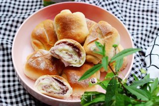 Light Cream Taro Mashed Bread Rolls (hot Seed) recipe