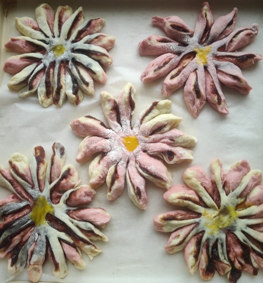 Two-tone Chrysanthemum Bread recipe