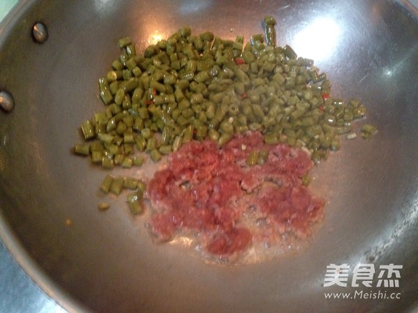 Stir-fried Capers with Pork Moo recipe