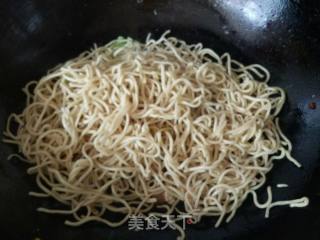 Stir-fried Dry Noodles with Cabbage and Mushrooms recipe