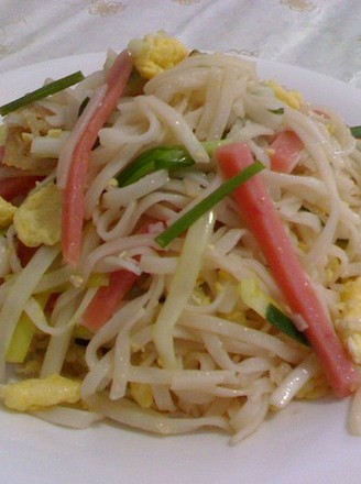 Stir-fried Hor Fun with Chives