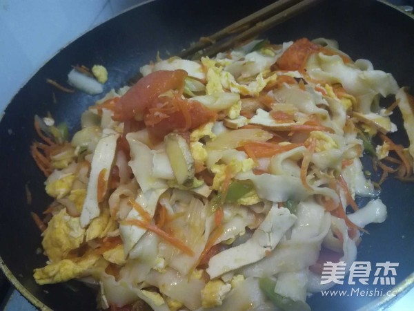 Fried Noodles with Tomato and Egg recipe