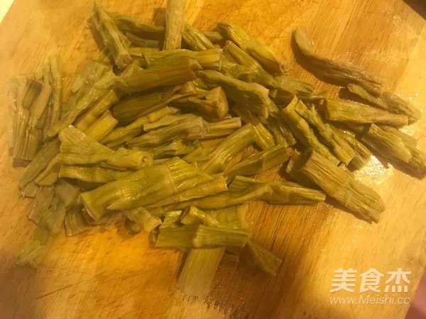 Braised Pork Ribs with Dried Bamboo Shoots recipe