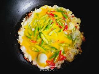 Scrambled Eggs with Green and Red Pepper recipe