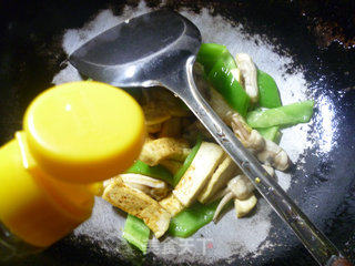 Stir-fried Tofu with Green Pepper Razor Clams recipe